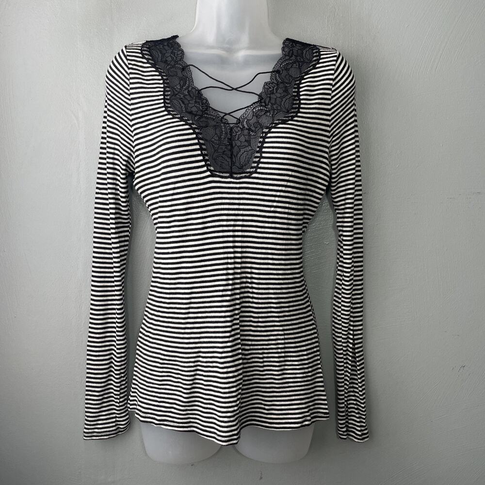 Y2K Striped Lace Trim Shirt Size Medium Black White Ribbed Knit Bella Swan ALT